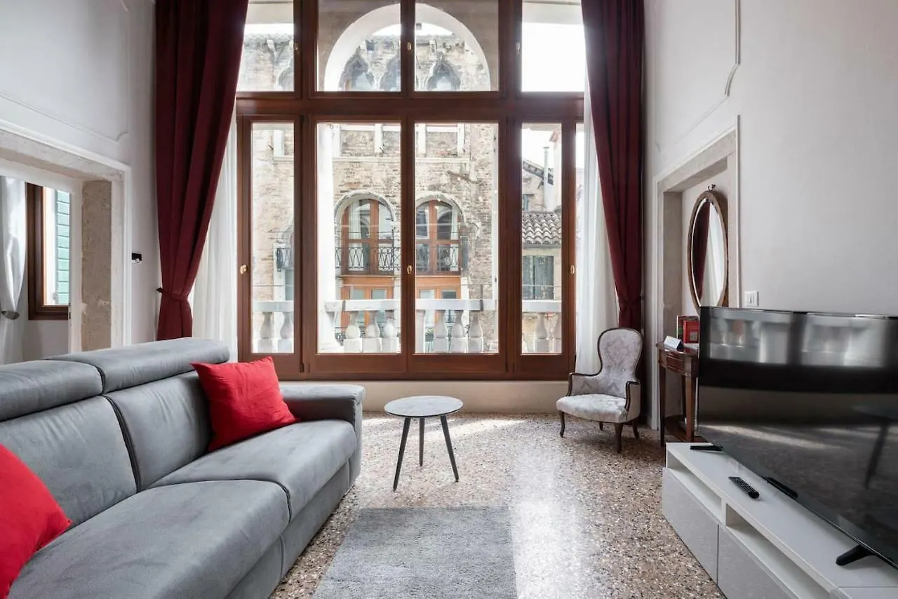 Apartment Ponte Raspi Canal View Veneza