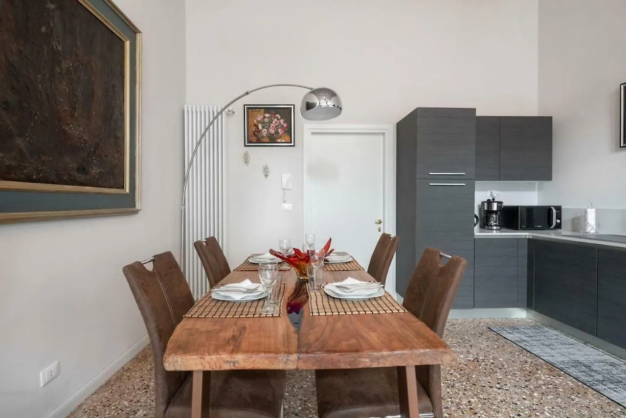 Apartment Ponte Raspi Canal View Veneza