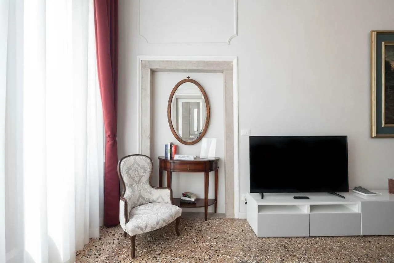 Apartment Ponte Raspi Canal View Veneza 0*,