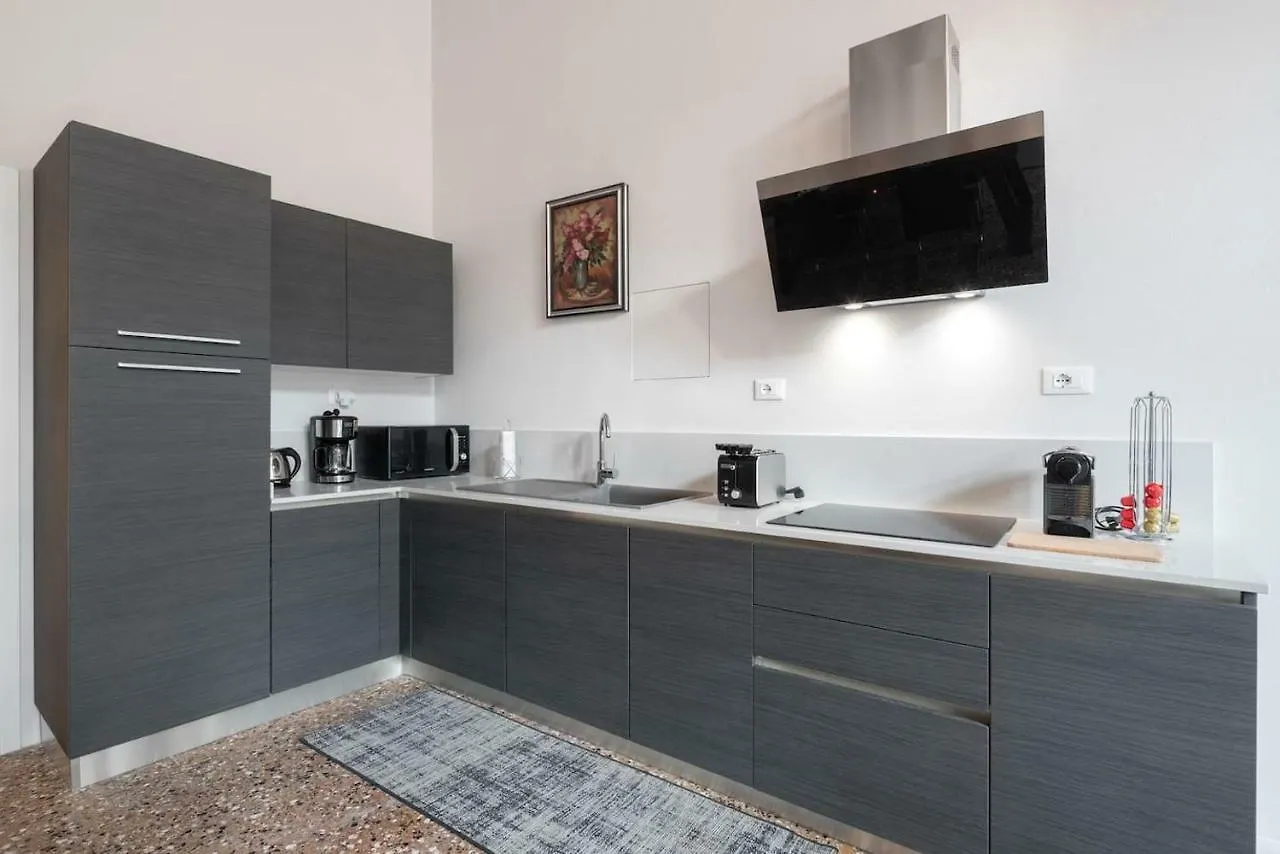 Apartment Ponte Raspi Canal View Venezia Italia