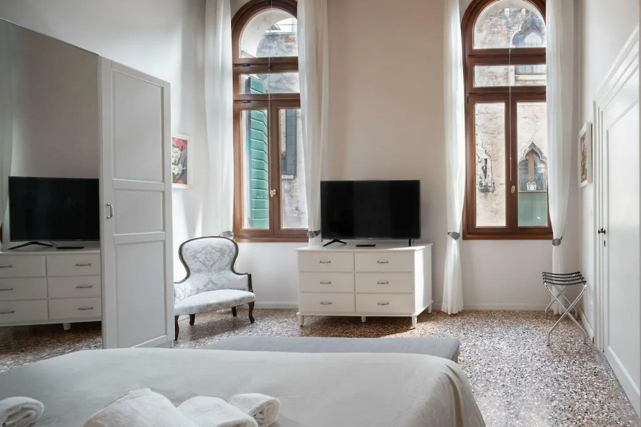 Apartment Ponte Raspi Canal View Venezia 0*,  Italia